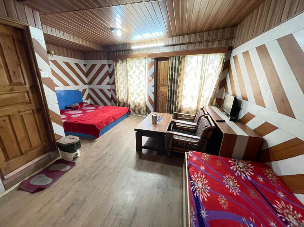 Hotel Snowflake Nārkanda Rum bild